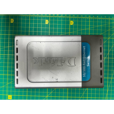 Комутатор локальної мережі (Switch) D-Link DES-1008D б/в Комутатор локальної мережі (Switch) D-Link DES-1008D б/в